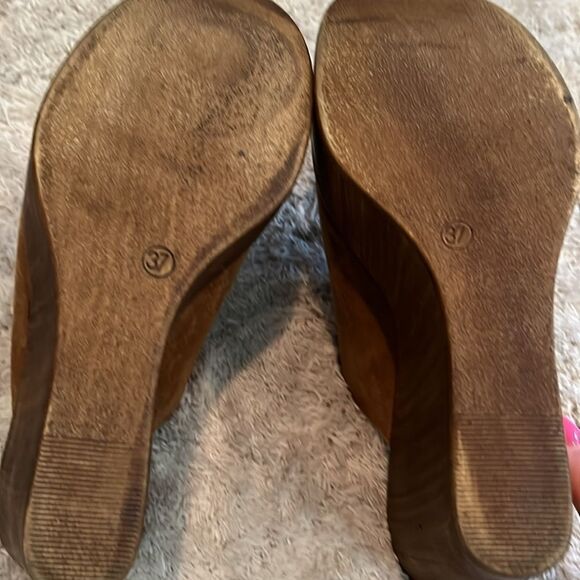Aldo brown wedge.   Size 37. - Picture 6 of 8